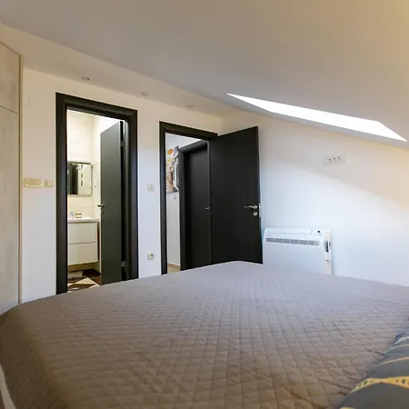 Point & Sea View 아파트